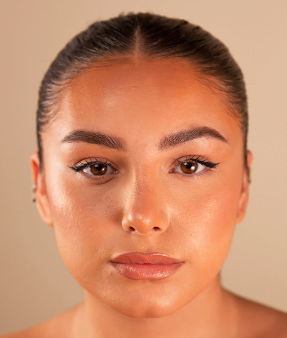 Powder vs Pencil Brows: Why Many Women Prefer a Softer Finish