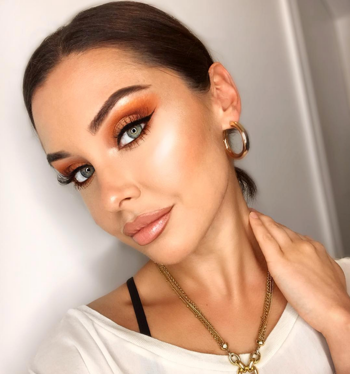 Woman with natural brow shape